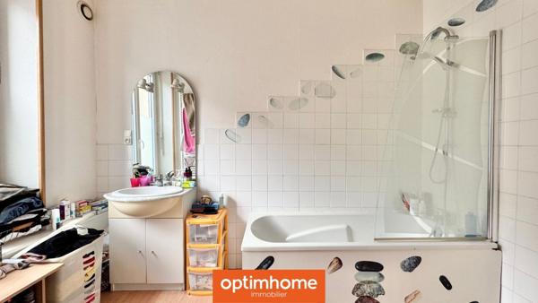 Appartement 3 chambres – 1er étage – Faibles charges et Locataire en place - (possibilité d'acquérir l'immeuble complet)