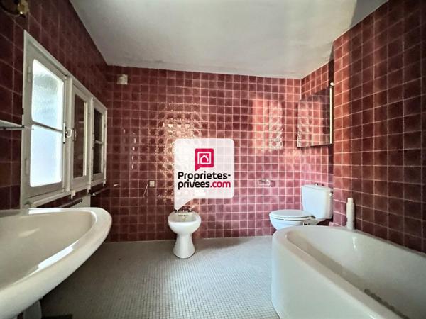 Maison T6 d'env. 163m² avec 4 ch. avec jardin au calme sur CHATEAU-L'EVEQUE (24460)