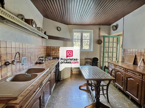 Maison T6 d'env. 163m² avec 4 ch. avec jardin au calme sur CHATEAU-L'EVEQUE (24460)