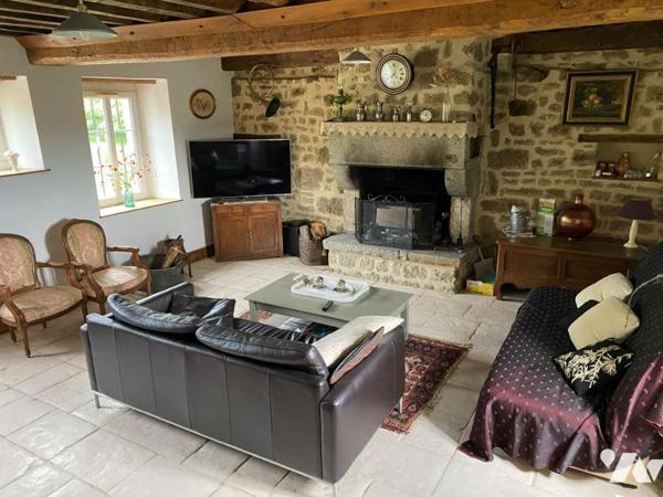 SAINT AUBERT SUR ORNE: Maison en pierres sur 3 231 m² de terrain