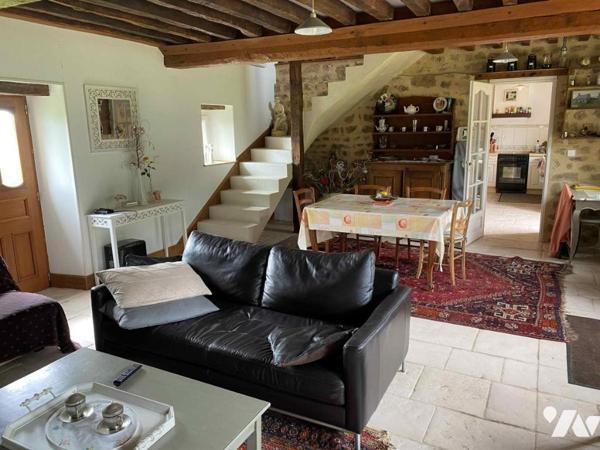 SAINT AUBERT SUR ORNE: Maison en pierres sur 3 231 m² de terrain