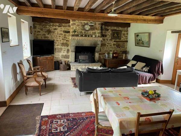 SAINT AUBERT SUR ORNE: Maison en pierres sur 3 231 m² de terrain