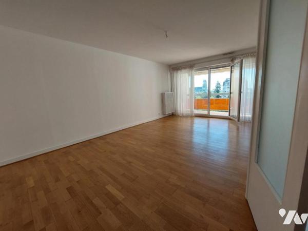 APPARTEMENT 3 CHAMBRES + PARKING + CAVE