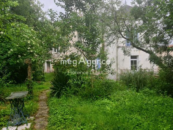 Maison à SAINT-JEAN-D'ANGELY, 17400 - 7 pièces 297m²