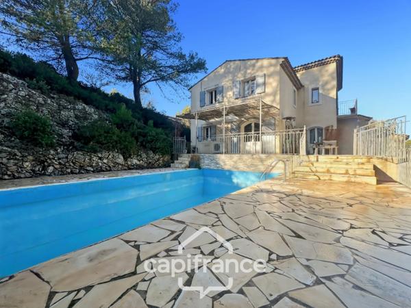 Domaine et Golf de Pont Royal, belle propriété de 290 m2 établie sur un terrain de 2600 m2, cinq chambres, un bureau, piscine, pool house, triple garage