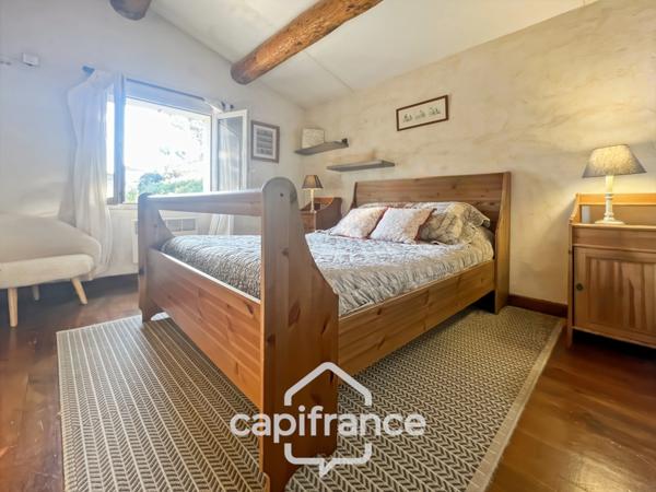 Domaine et Golf de Pont Royal, belle propriété de 290 m2 établie sur un terrain de 2600 m2, cinq chambres, un bureau, piscine, pool house, triple garage