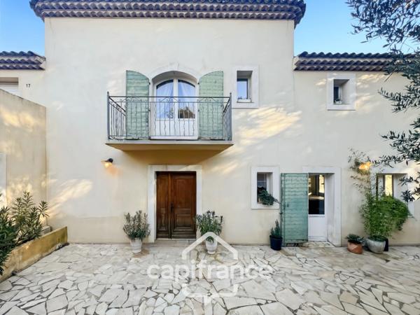 Domaine et Golf de Pont Royal, belle propriété de 290 m2 établie sur un terrain de 2600 m2, cinq chambres, un bureau, piscine, pool house, triple garage