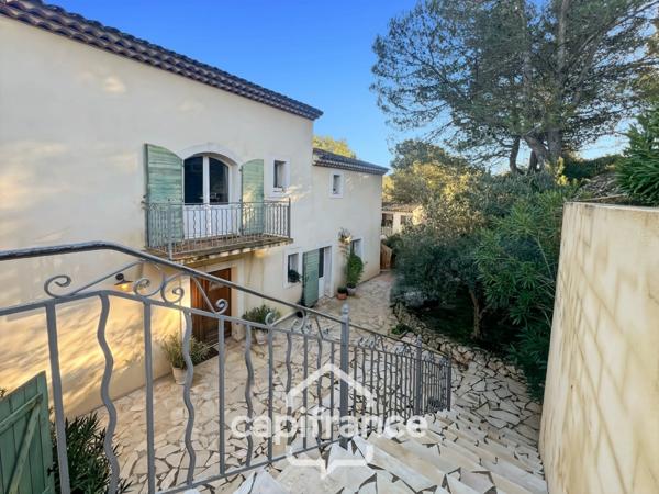Domaine et Golf de Pont Royal, belle propriété de 290 m2 établie sur un terrain de 2600 m2, cinq chambres, un bureau, piscine, pool house, triple garage