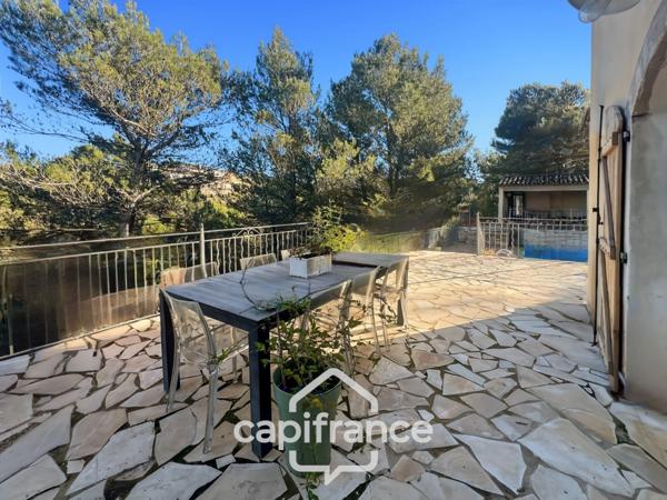 Domaine et Golf de Pont Royal, belle propriété de 290 m2 établie sur un terrain de 2600 m2, cinq chambres, un bureau, piscine, pool house, triple garage