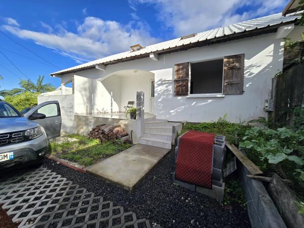 🏡 À VENDRE – Grande maison F7/8 de 200 m² divisée en 3 logements – Trois-Mares, Le Tampon (La Réunion)