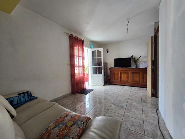 🏡 À VENDRE – Grande maison F7/8 de 200 m² divisée en 3 logements – Trois-Mares, Le Tampon (La Réunion)
