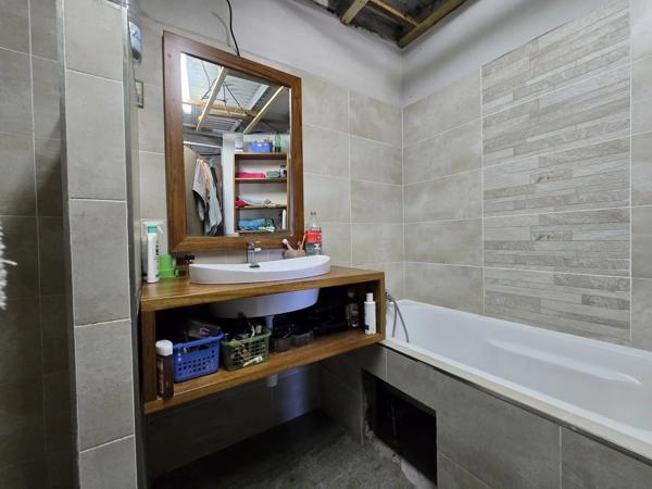 🏡 À VENDRE – Grande maison F7/8 de 200 m² divisée en 3 logements – Trois-Mares, Le Tampon (La Réunion)
