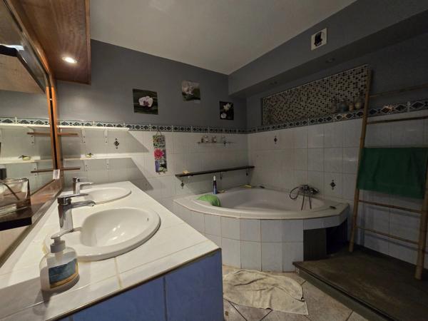 🏡 À VENDRE – Grande maison F7/8 de 200 m² divisée en 3 logements – Trois-Mares, Le Tampon (La Réunion)