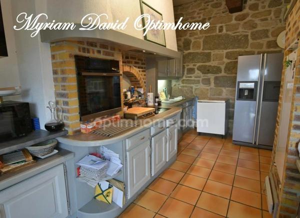 Maison de caractère 252 m² – 6 chambres – Jardin – Coeur de Rostrenen