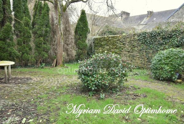 Maison de caractère 252 m² – 6 chambres – Jardin – Coeur de Rostrenen