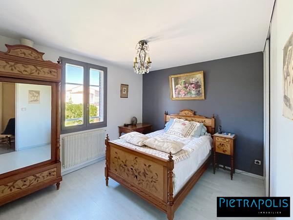PIERRE-BÉNITE – MAISON FAMILIALE 4 CHAMBRES, JARDIN CLOS ET GARAGE