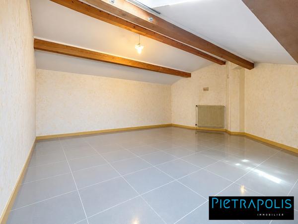 PIERRE-BÉNITE – MAISON FAMILIALE 4 CHAMBRES, JARDIN CLOS ET GARAGE