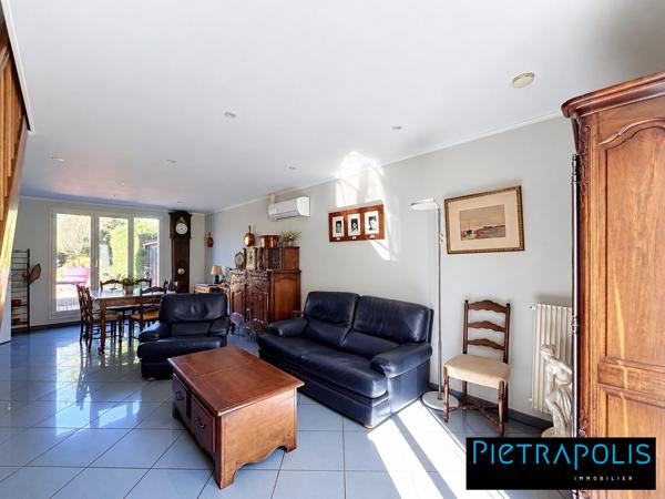 PIERRE-BÉNITE – MAISON FAMILIALE 4 CHAMBRES, JARDIN CLOS ET GARAGE