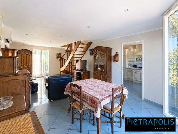 PIERRE-BÉNITE – MAISON FAMILIALE 4 CHAMBRES, JARDIN CLOS ET GARAGE