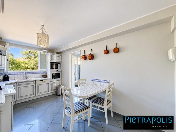 PIERRE-BÉNITE – MAISON FAMILIALE 4 CHAMBRES, JARDIN CLOS ET GARAGE