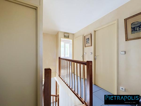 PIERRE-BÉNITE – MAISON FAMILIALE 4 CHAMBRES, JARDIN CLOS ET GARAGE