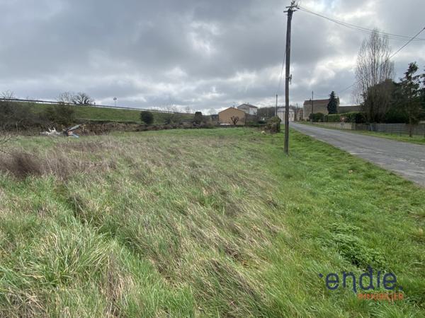 TERRAIN PROCHE DE ST MAIXENT NON VIABILISE DE 1300 m² ENVIRON