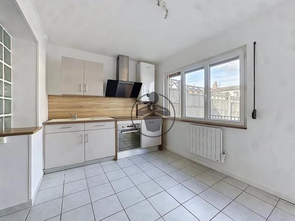 Vente                                                      Maison
                        
                     3 pièces                      67 m2                     à Saint-Quentin