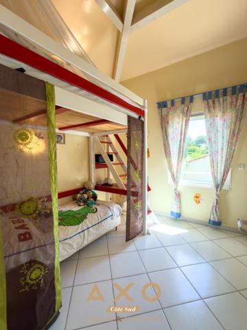 EGUILLES - MAISON - 194 m² - T6 - PISCINE - TERRAIN 1 072 m² - 1 195 000 €