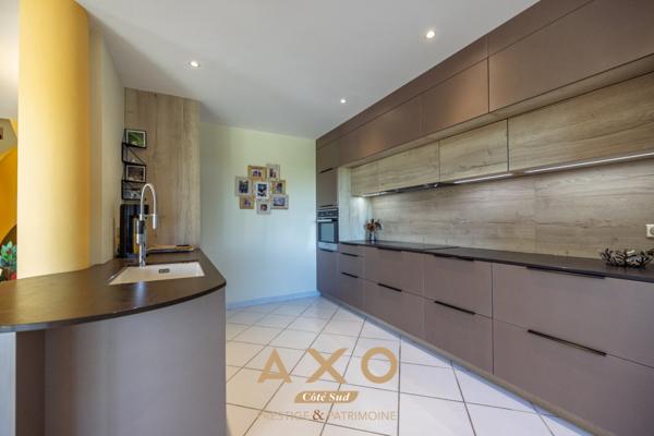 EGUILLES - MAISON - 194 m² - T6 - PISCINE - TERRAIN 1 072 m² - 1 195 000 €