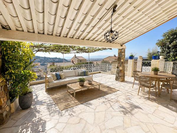 Maison 4 pièces à vendre à Saint-Raphaël avec vue panoramique mer