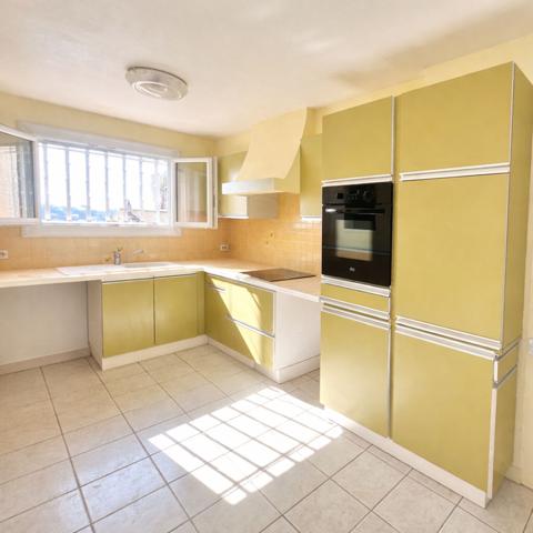 Maison 4 pièces à vendre à Saint-Raphaël avec vue panoramique mer