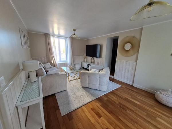 Maison 6 pièces 4 chambres environ 151m²