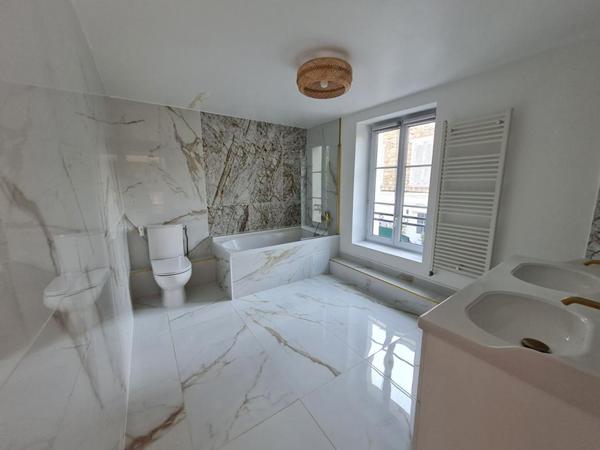 Maison 6 pièces 4 chambres environ 151m²