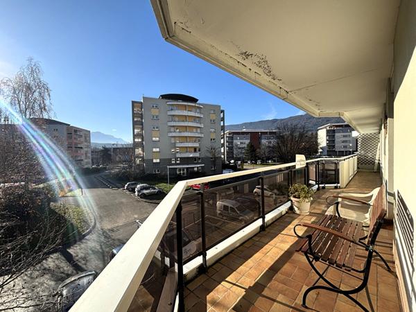 Appartement de 3 pièces très lumineux avec balcon, cave et garage, proche du centre de La Motte-Servolex