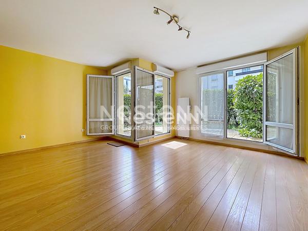 Appartement Fontenay Le Fleury 2 pièces de 49m² avec jardin-terrasse .