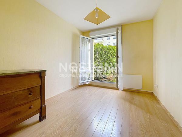 Appartement Fontenay Le Fleury 2 pièces de 49m² avec jardin-terrasse .