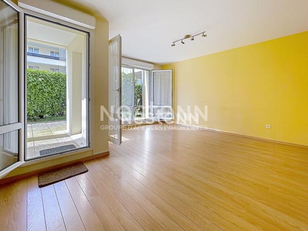 Appartement Fontenay Le Fleury 2 pièces de 49m² avec jardin-terrasse .