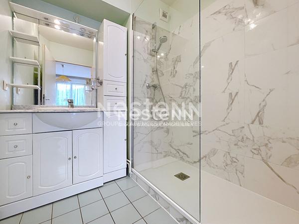 Appartement Fontenay Le Fleury 2 pièces de 49m² avec jardin-terrasse .