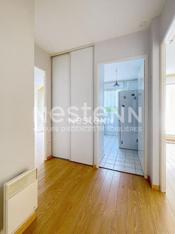 Appartement Fontenay Le Fleury 2 pièces de 49m² avec jardin-terrasse .
