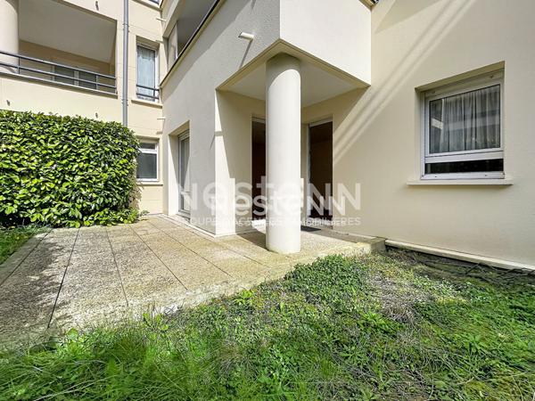 Appartement Fontenay Le Fleury 2 pièces de 49m² avec jardin-terrasse .