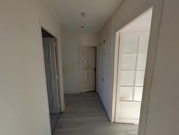 LORIENT APPARTEMENT DE 66 M² HABITABLE A RAFRAICHIR DE TYPE 3 A PROXIMITÉ DU CENTRE VILLE ET DE LA ROCADE