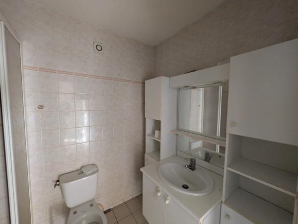 LORIENT APPARTEMENT DE 66 M² HABITABLE A RAFRAICHIR DE TYPE 3 A PROXIMITÉ DU CENTRE VILLE ET DE LA ROCADE