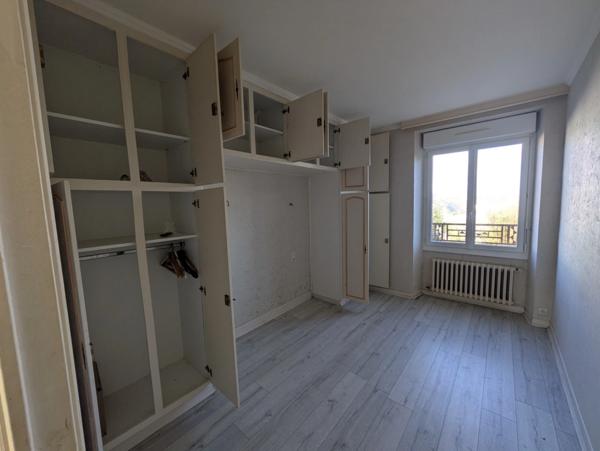 LORIENT APPARTEMENT DE 66 M² HABITABLE A RAFRAICHIR DE TYPE 3 A PROXIMITÉ DU CENTRE VILLE ET DE LA ROCADE