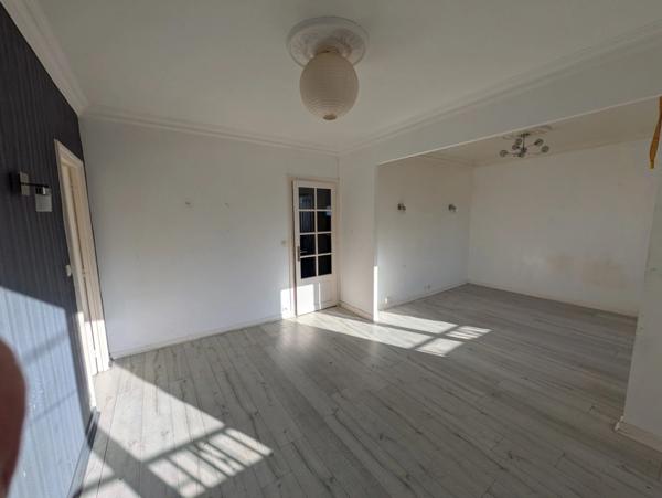 LORIENT APPARTEMENT DE 66 M² HABITABLE A RAFRAICHIR DE TYPE 3 A PROXIMITÉ DU CENTRE VILLE ET DE LA ROCADE