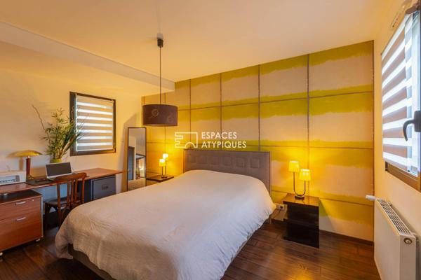 Belle maison en bois contemporaine et son jardin paysagé