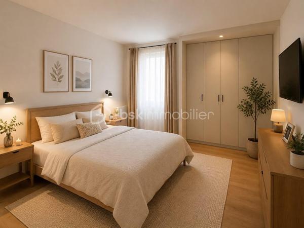 À proximité immédiate de la gare, des écoles et de l’ensemble des commodités, découvrez cet agréable appartement T3 de 78 m² situé au 1er étage d’un immeuble.
Il se compose d’une entrée, d’un cellier, d’un vaste séjour avec espace salon et salle à manger, d’une cuisine aménagée, de deux chambres, d’une salle de bains et d’un WC indépendant.
À l’origine, l’appartement disposait de trois chambres. L’une d’elles a été supprimée afin d’agrandir considérablement la pièce de vie. Il est toutefois possible de recréer facilement une troisième chambre selon vos besoins et votre projet.
Vous profiterez également d’une agréable terrasse, idéale pour les beaux jours, ainsi que d’une place de parking privative.
Un local de stockage complète ce bien.
Un appartement offrant de beaux volumes et un potentiel d’aménagement intéressant

Certaines photos présentent des idées d’aménagement réalisées à l’aide de l’intelligence artificielle, proposées uniquement à titre illustratif afin de vous aider à vous projeter dans les espaces.
