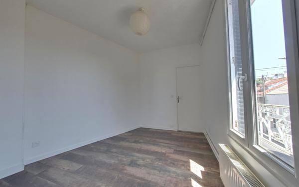 Immeuble à vendre    4 pièces • 68 m2 Montreuil