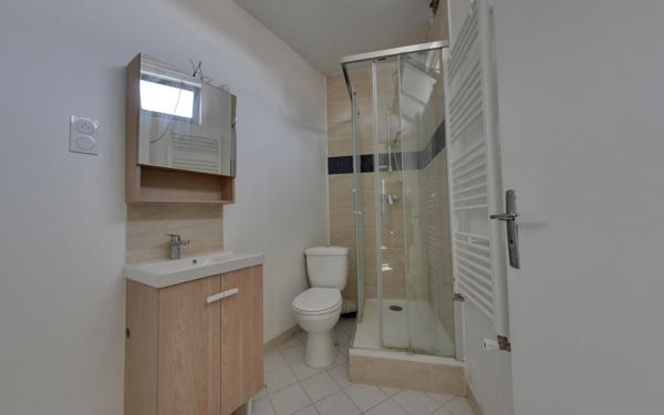 Immeuble à vendre    4 pièces • 68 m2 Montreuil