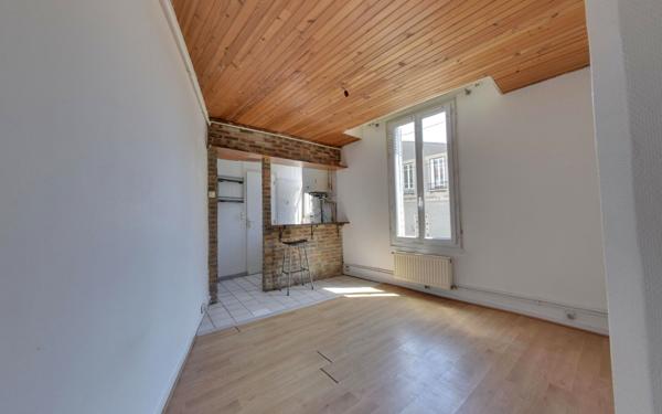 Immeuble à vendre    4 pièces • 68 m2 Montreuil