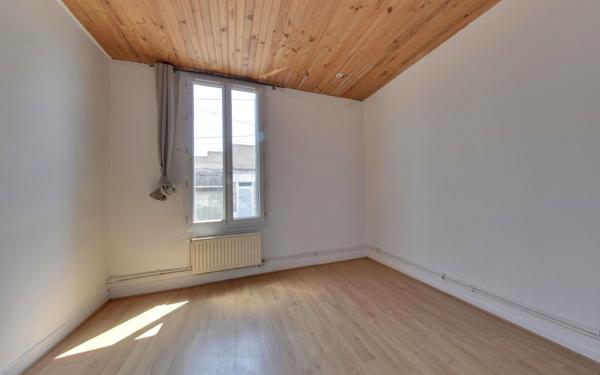 Immeuble à vendre    4 pièces • 68 m2 Montreuil